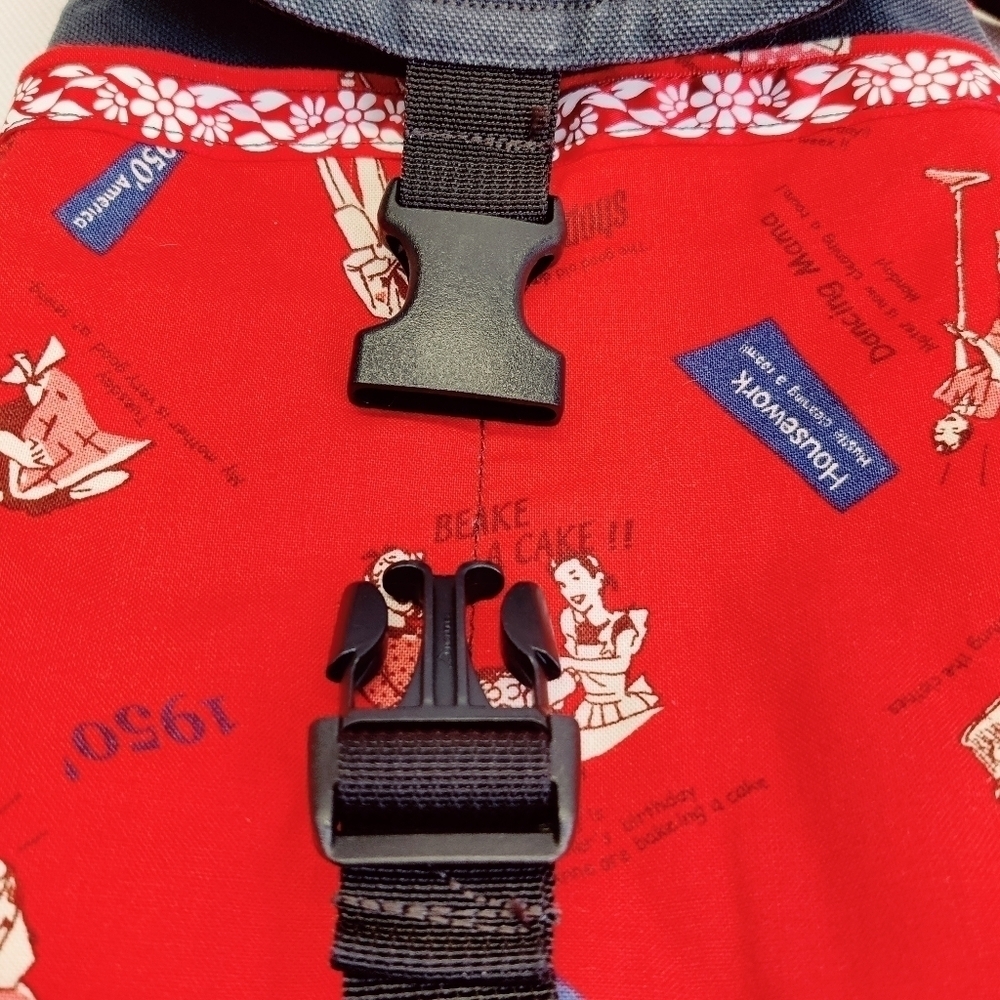 Handmade Quilted Cotton Small Crossbody Bergen Bag 50's Housewife Red & Black - Picture 6 of 16